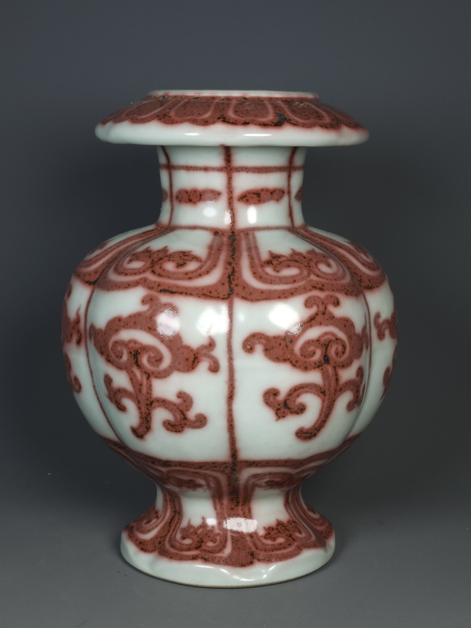 Ming Dynasty underglaze red pomegranate vase with Ganoderma lucidum pattern - Image 3 of 9