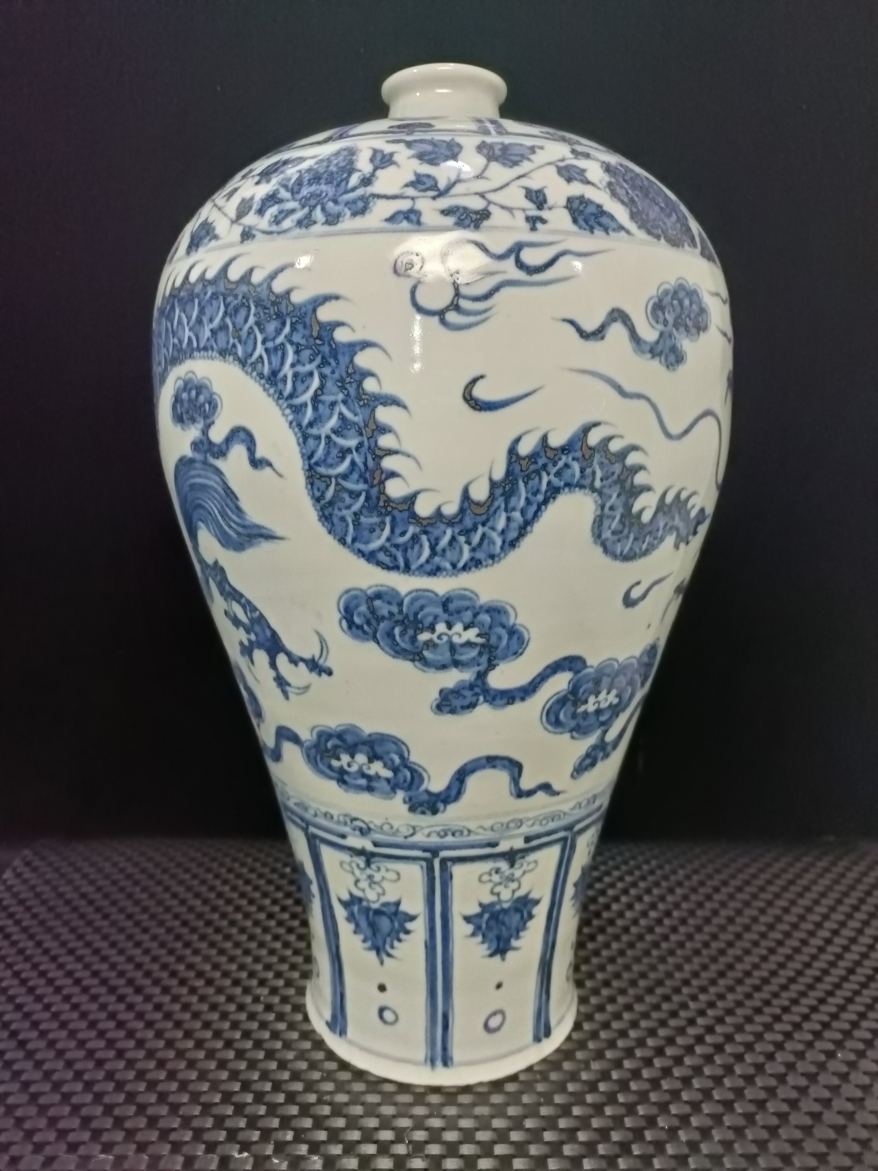 Ming dynasty blue and white plum vase with dragon pattern - Image 4 of 9