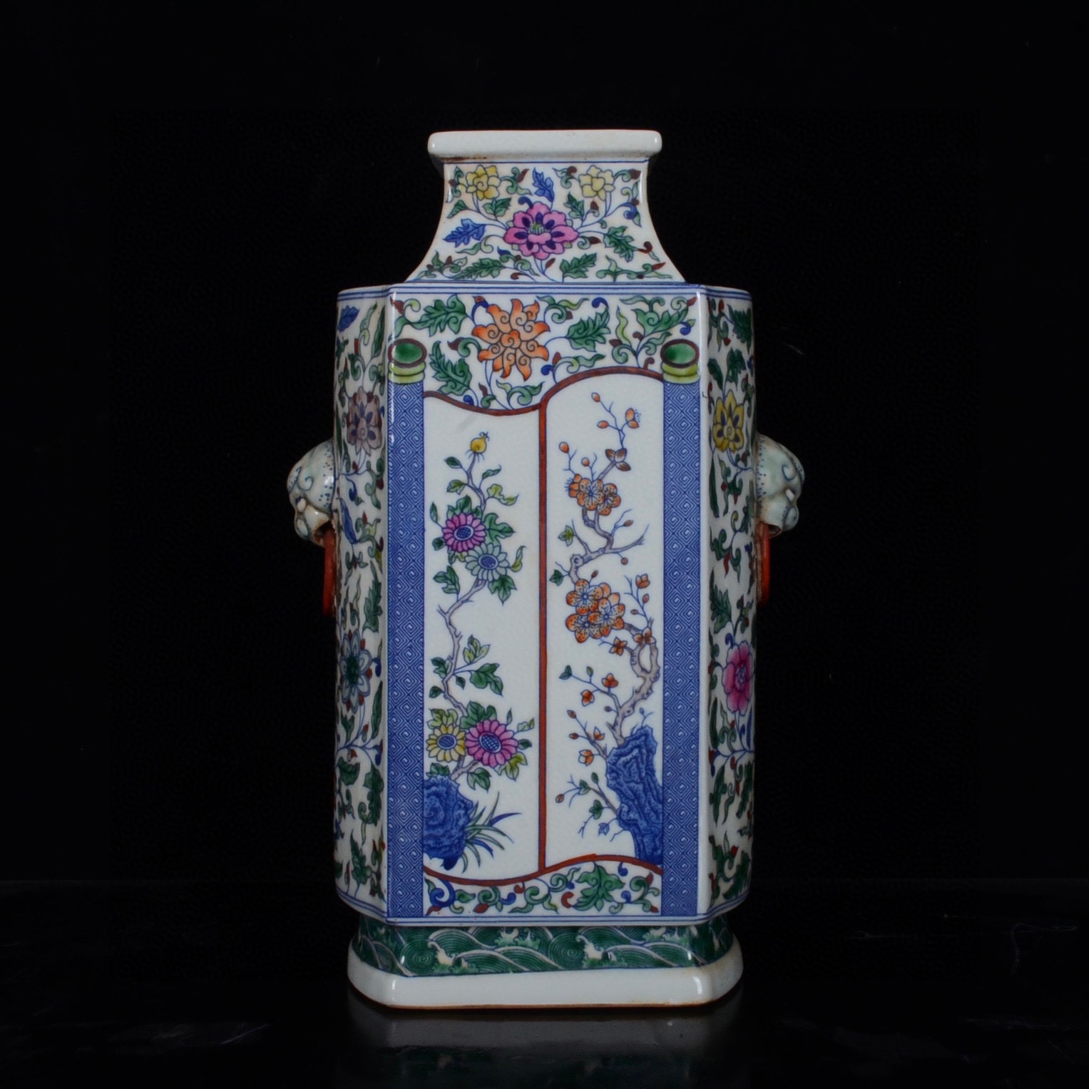 Qing Qianlong doucai four seasons flower pattern inlaid vase