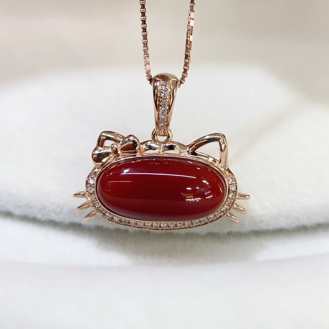 Akka ox blood pendant 18k gold set with diamonds