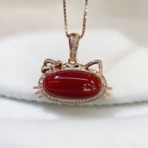 Akka ox blood pendant 18k gold set with diamonds