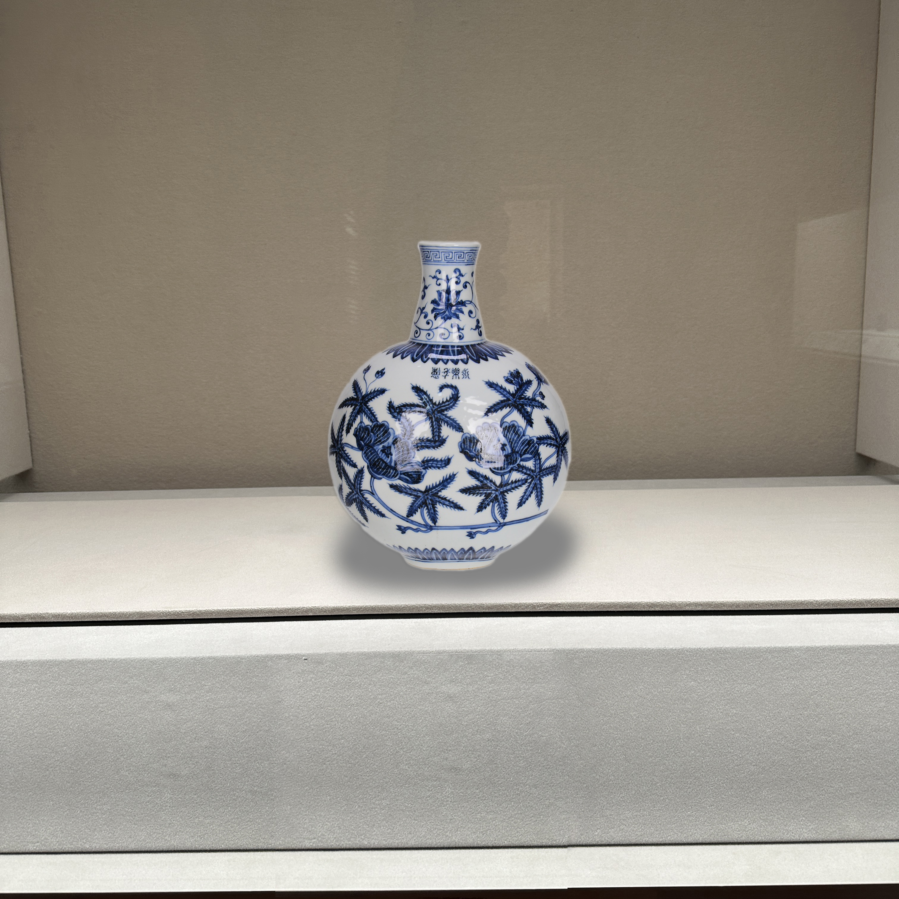 Ming Yongle blue and white okra pattern flat vase