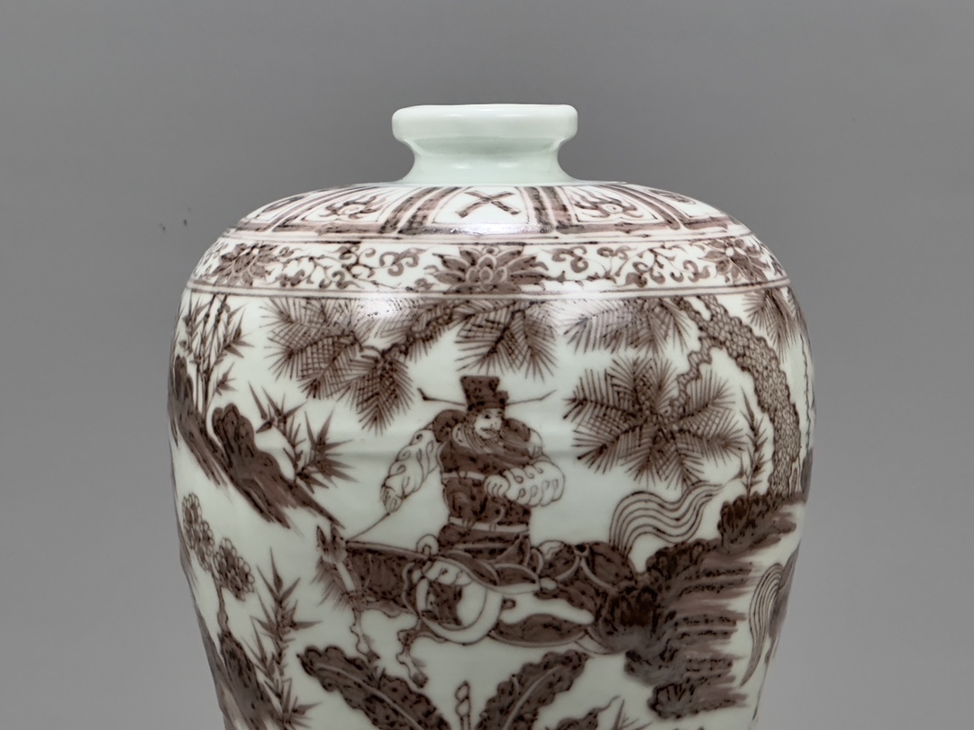 Yuan Dynasty underglaze red plum vase with character story of Xiao He chasing Han Xin under the moon - Image 2 of 9