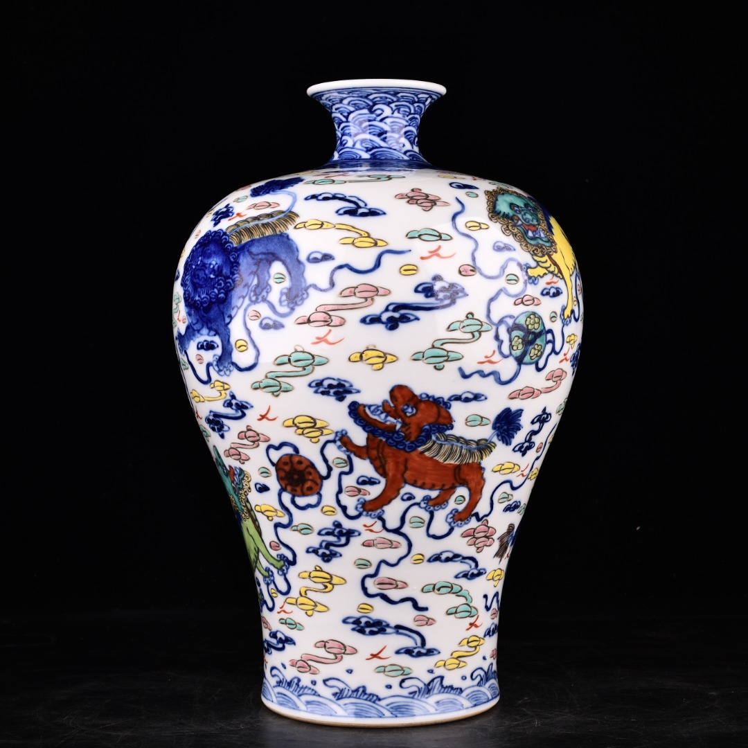 Qing Dynasty Qianlong blue and white embellished lion rolling show ball pattern plum vase - Image 4 of 9