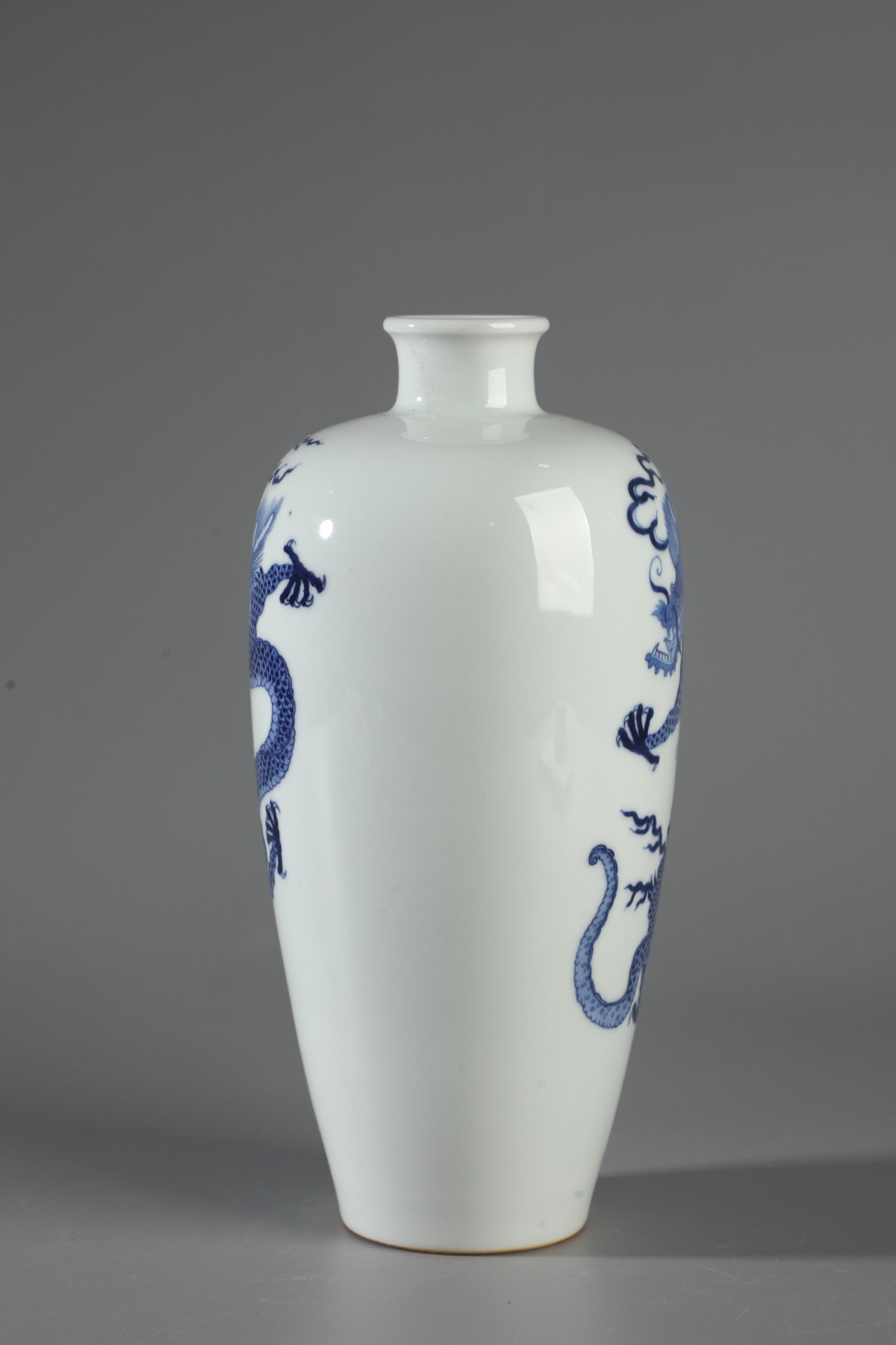 Blue and white dragon vase made during the Kangxi reign of the Qing Dynasty - Image 5 of 9