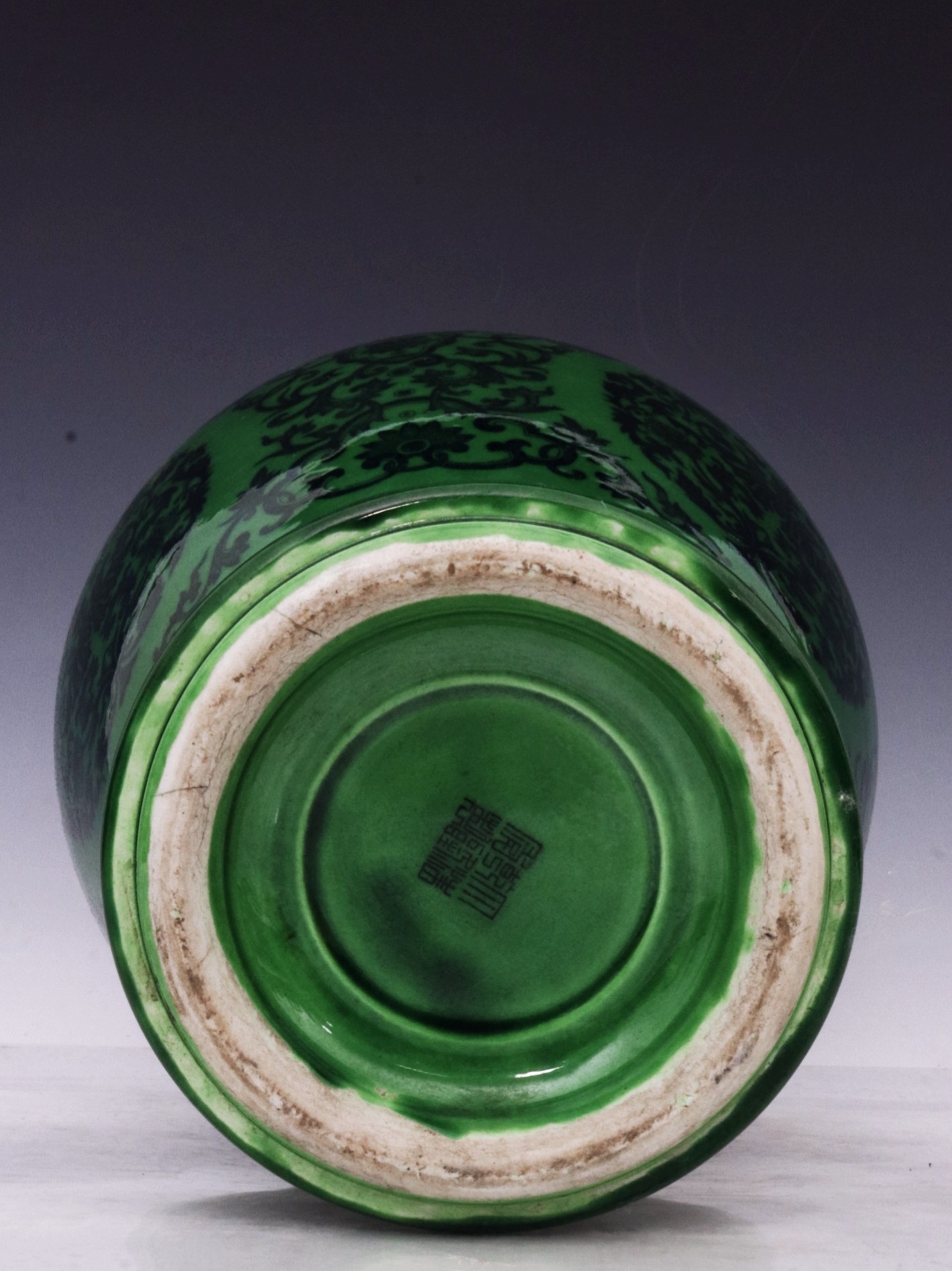 Green-glazed ink-color lotus double-dragon-ear vase made during the Qianlong period of the Qing Dyna - Image 9 of 9