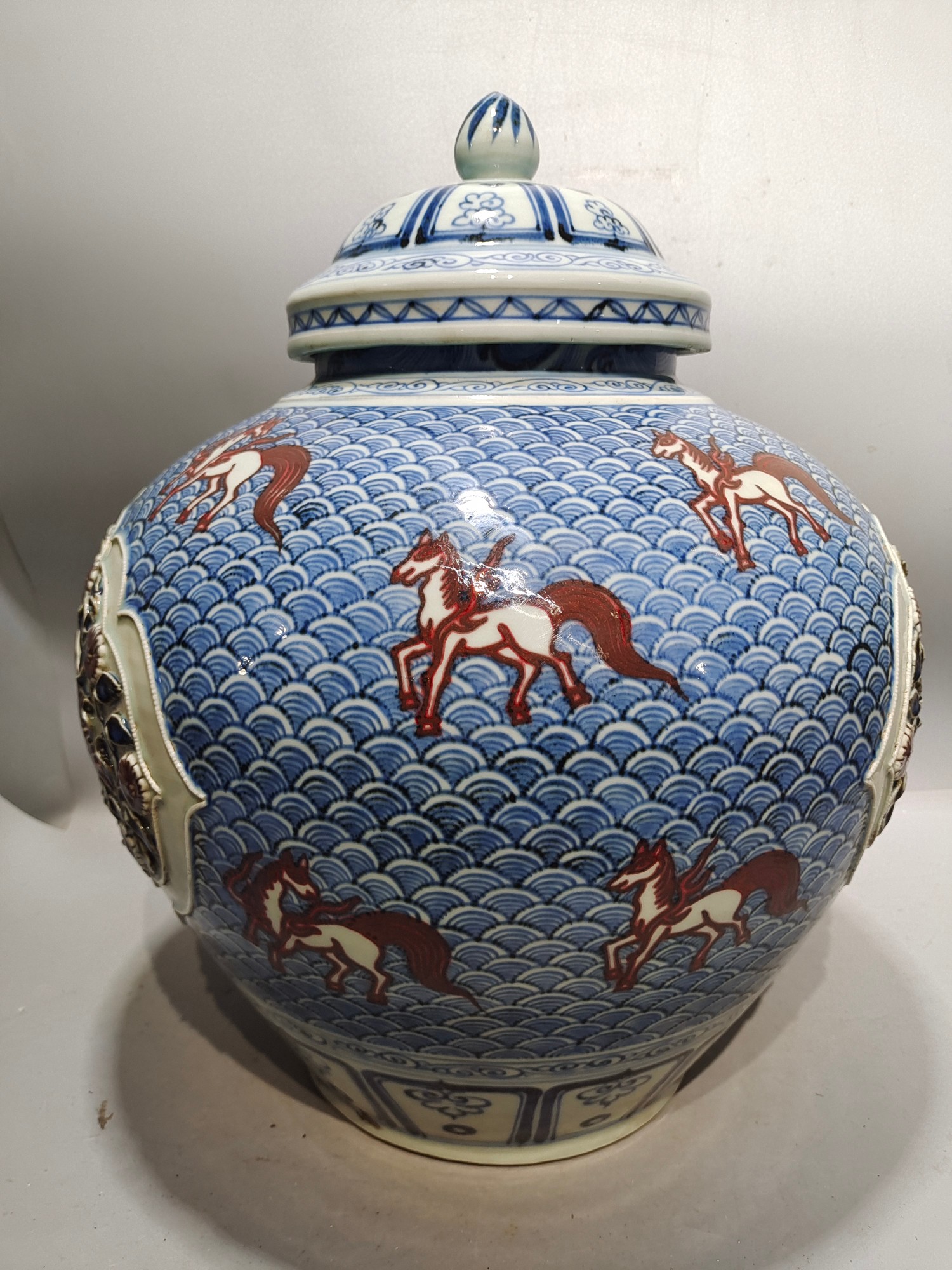 Yuan blue and white underglaze red pinch flower phoenix pattern lid jar - Image 2 of 9