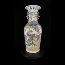Large flower and bird vase made in the Kangxi period of the Qing Dynasty