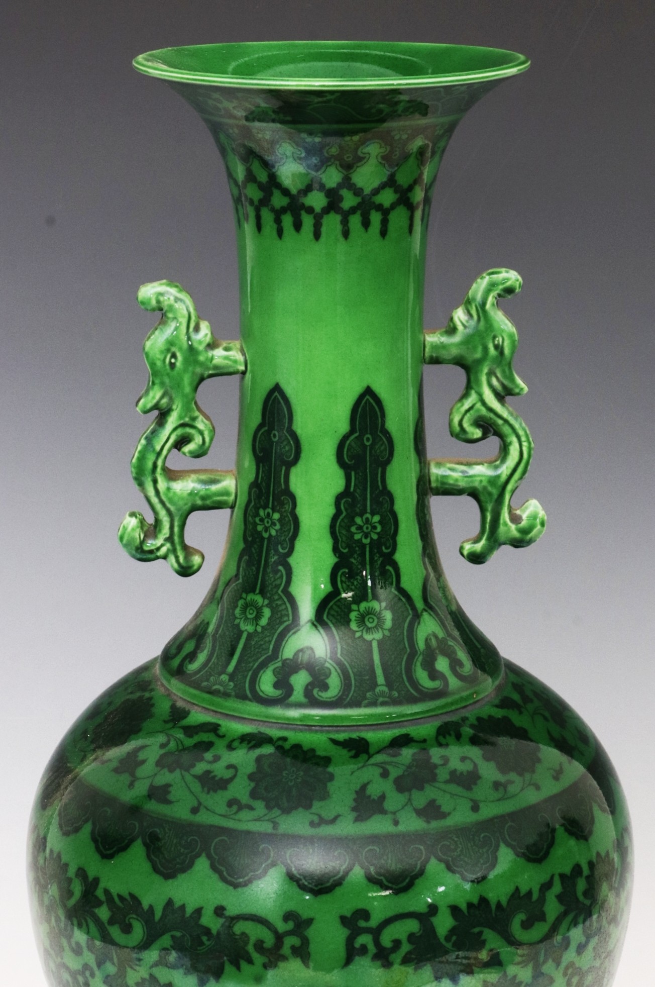 Green-glazed ink-color lotus double-dragon-ear vase made during the Qianlong period of the Qing Dyna - Image 2 of 9