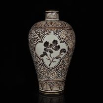 Jizhou kiln window plum vase from Song Dynasty
