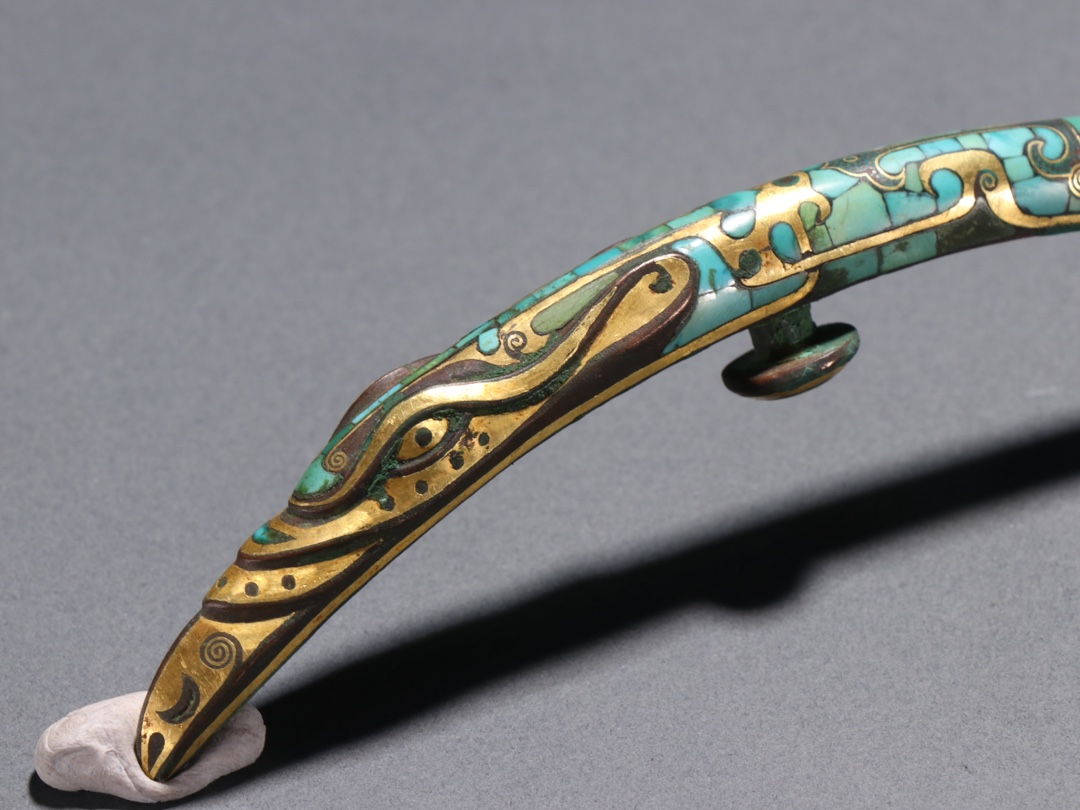 Han Dynasty Bronze with gold and silver inlaid with turquoise dragon hook - Image 6 of 9