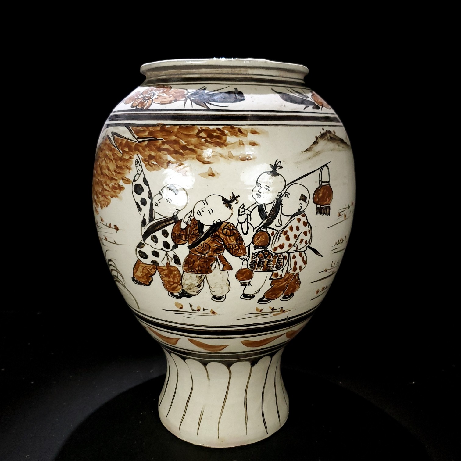Song Dynasty Cizhou kiln painting "Spring Picture" high-legged jar