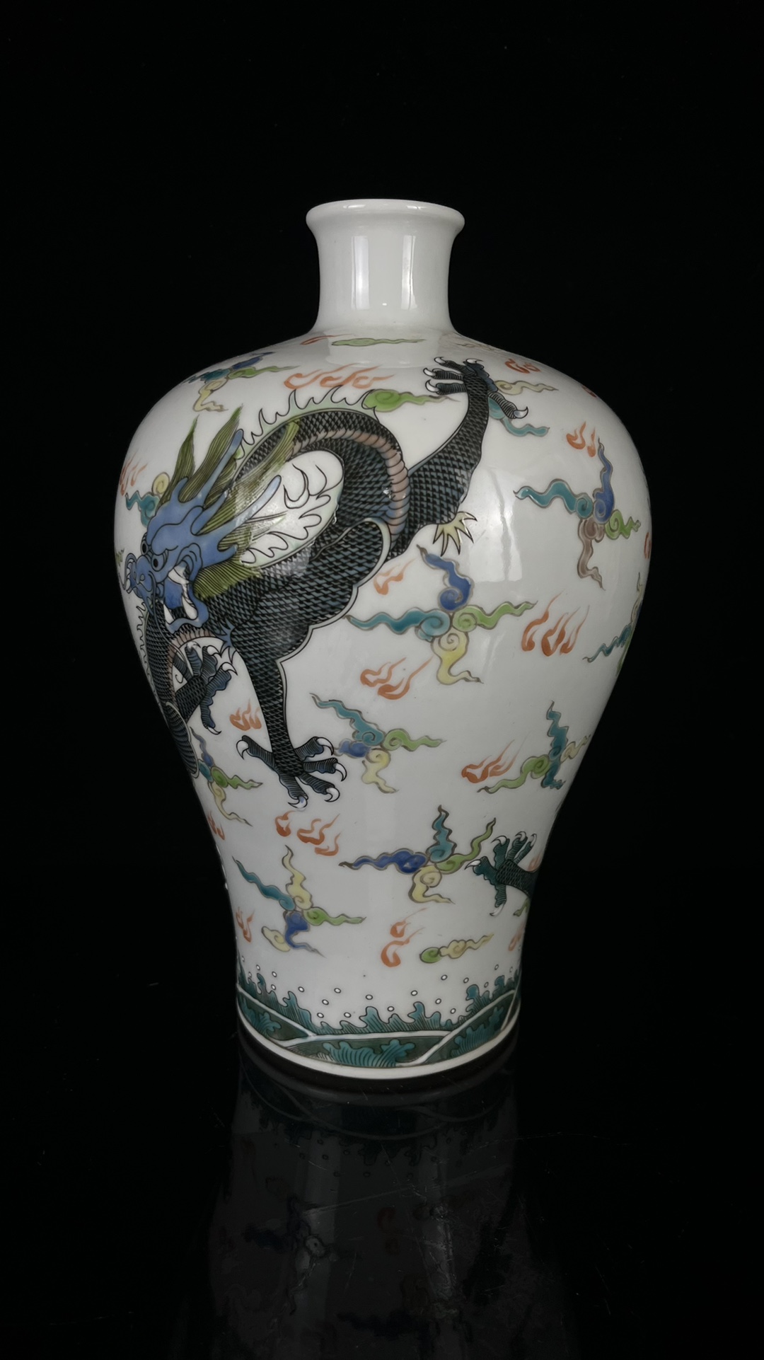 Five-color porcelain plate and dragon plum vase made in the Kangxi period of the Qing Dynasty - Image 2 of 8