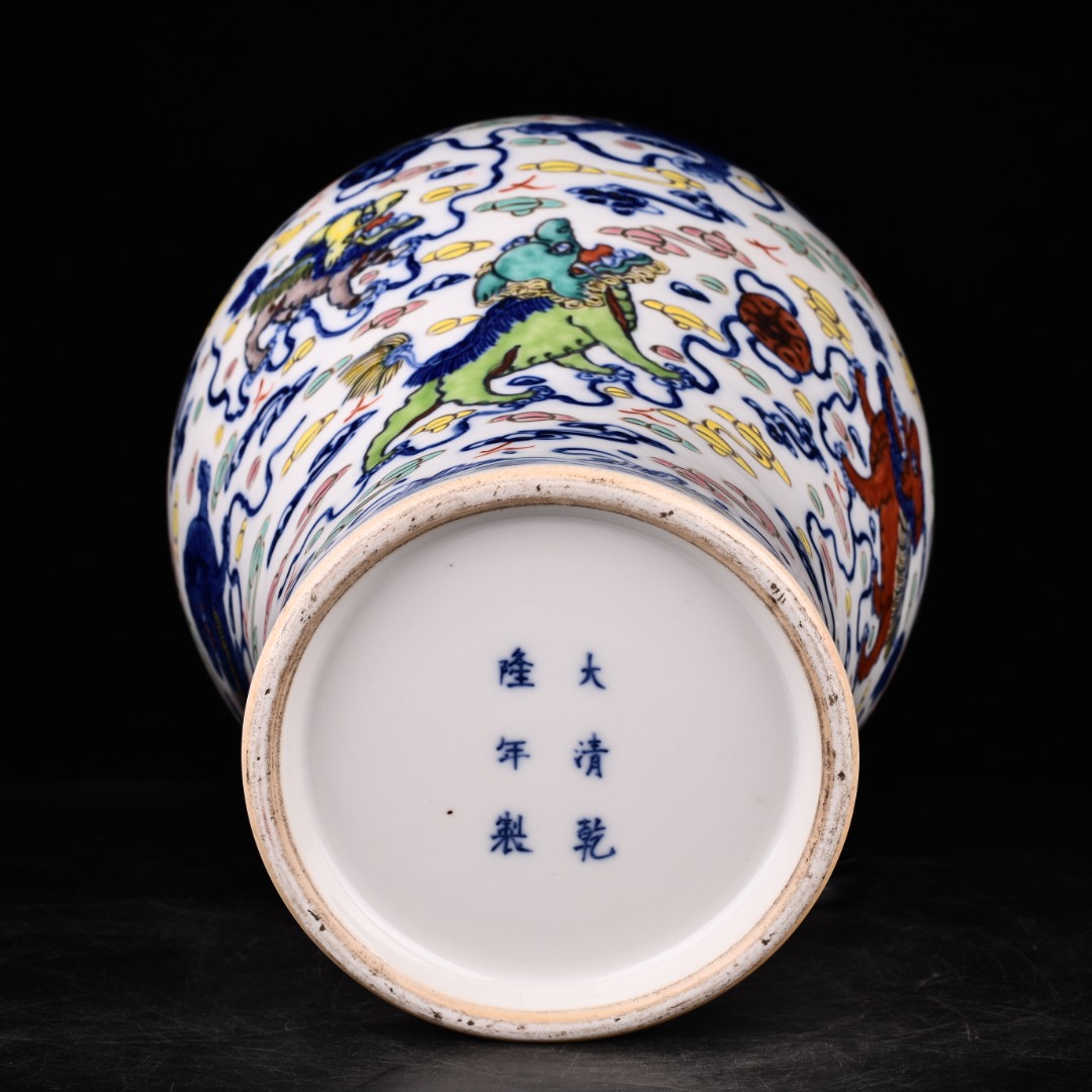 Qing Dynasty Qianlong blue and white embellished lion rolling show ball pattern plum vase - Image 9 of 9