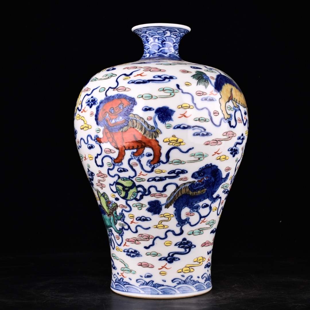 Qing Dynasty Qianlong blue and white embellished lion rolling show ball pattern plum vase - Image 2 of 9