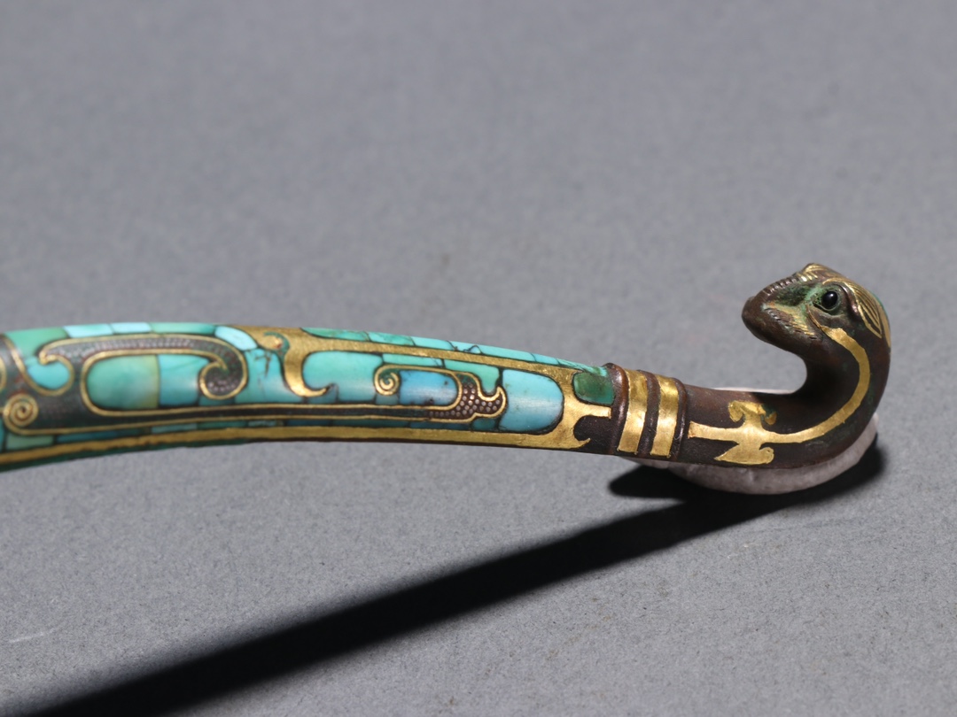 Han Dynasty Bronze with gold and silver inlaid with turquoise dragon hook - Image 7 of 9