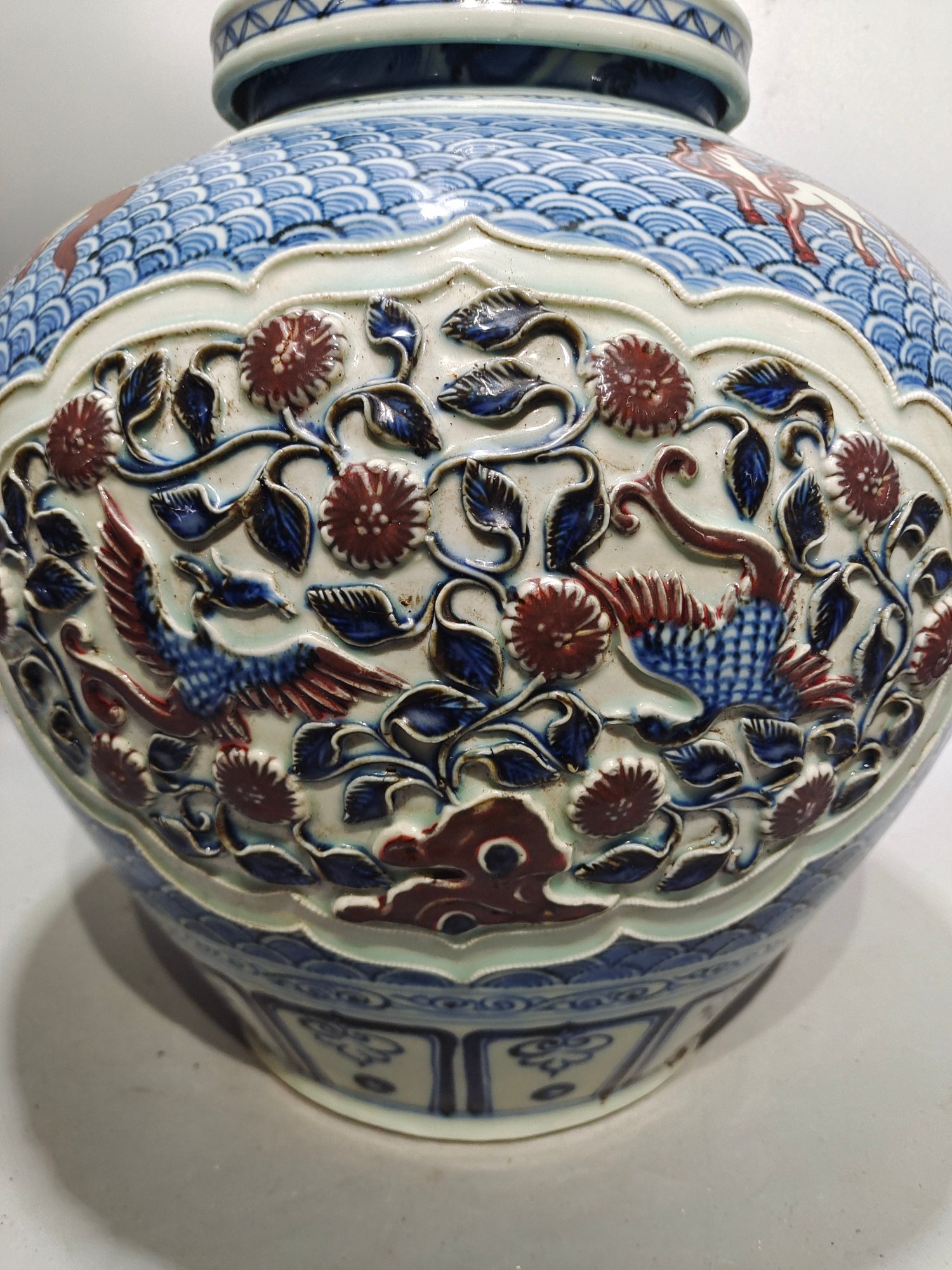 Yuan blue and white underglaze red pinch flower phoenix pattern lid jar - Image 5 of 9