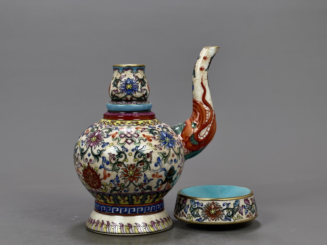 Qing Dynasty Qianlong enamel pot with gold and eight-treasure pattern - Image 6 of 9