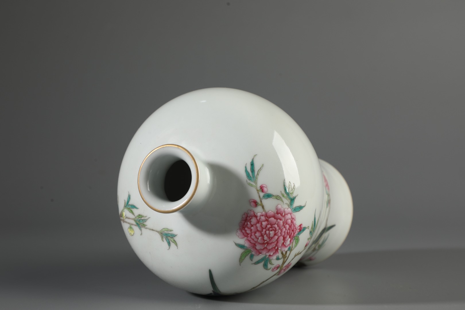 Famille rose plum vase made during the Yongzheng period of the Qing Dynasty - Image 8 of 9