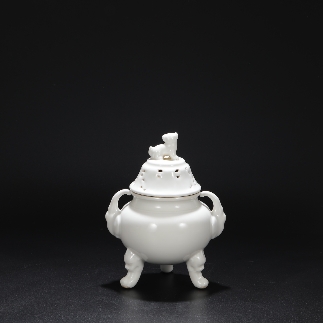 Ming Dynasty Yongle Sweet White Glaze Hollow Elephant Ear Lid Jar Smoked Stove - Image 7 of 9