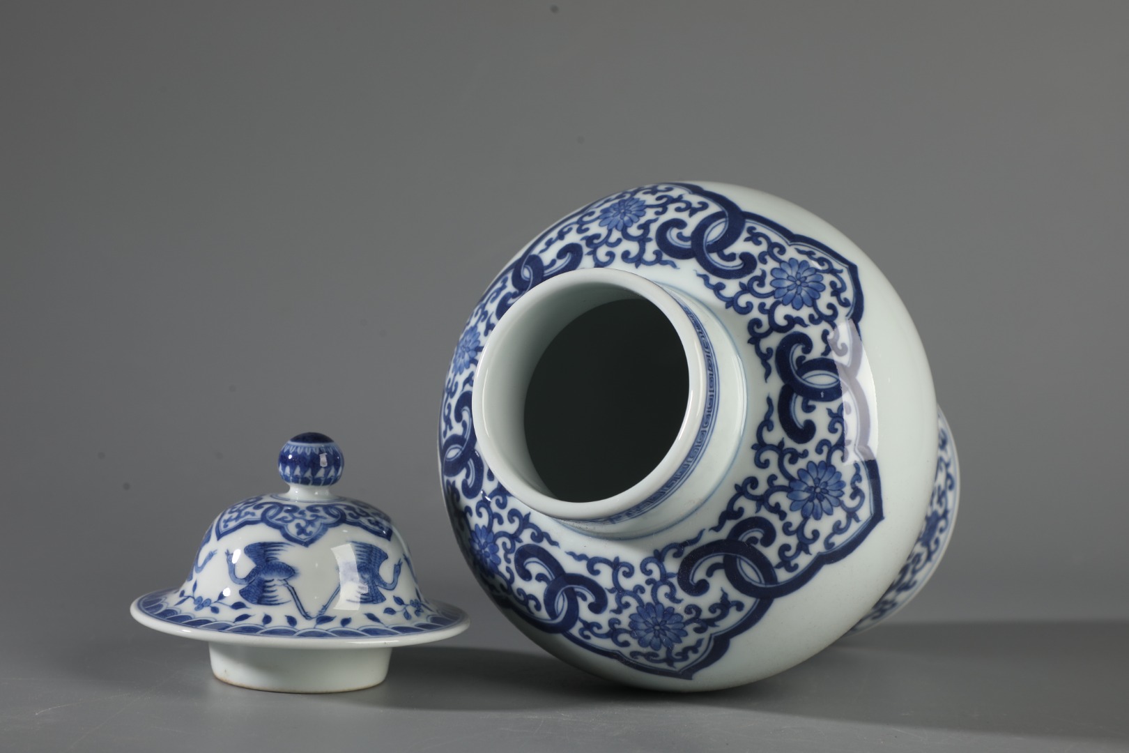 Blue and white jar made during the reign of Emperor Kangxi of the Qing Dynasty - Image 7 of 9