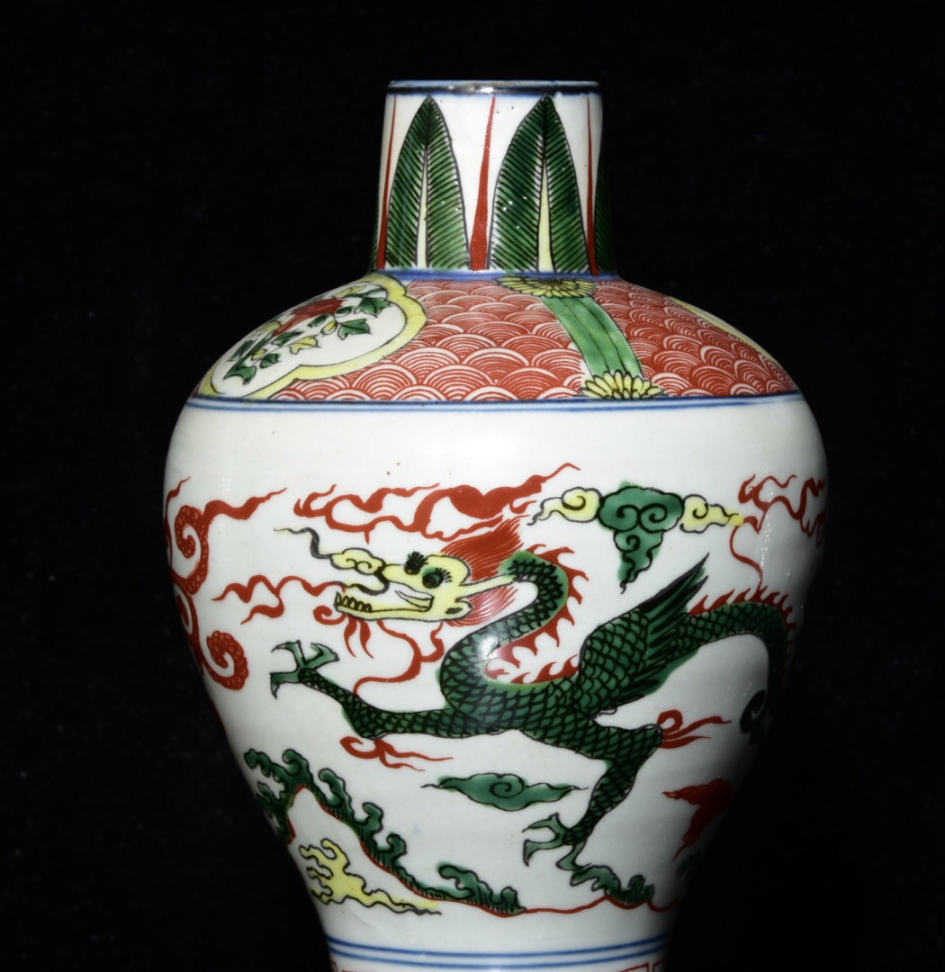 Ming Dynasty Wanli colorful dragon pattern plum vase - Image 4 of 8