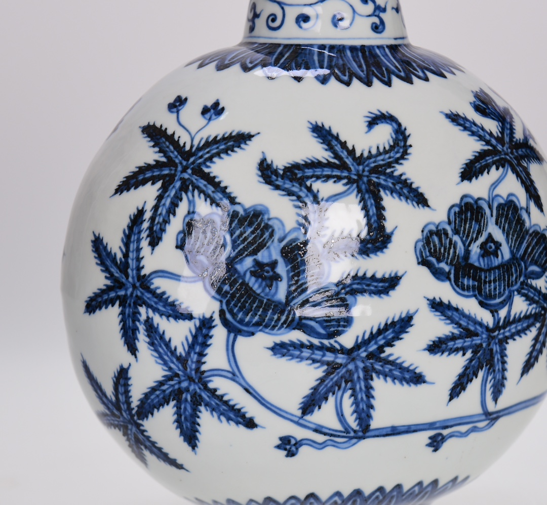 Ming Yongle blue and white okra pattern flat vase - Image 7 of 9