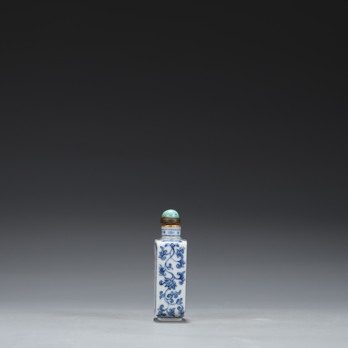 Qing Dynasty Qianlong enamel figure snuff bottle - Image 8 of 9