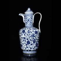 Ming Xuande blue and white teapot with intertwining branches and floral patterns