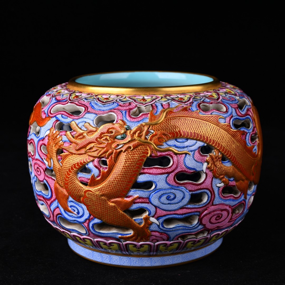 Qing Dynasty Qianlong official kiln principal gold enamel relief hollow cloud dragon Ruyi pattern br - Image 3 of 9