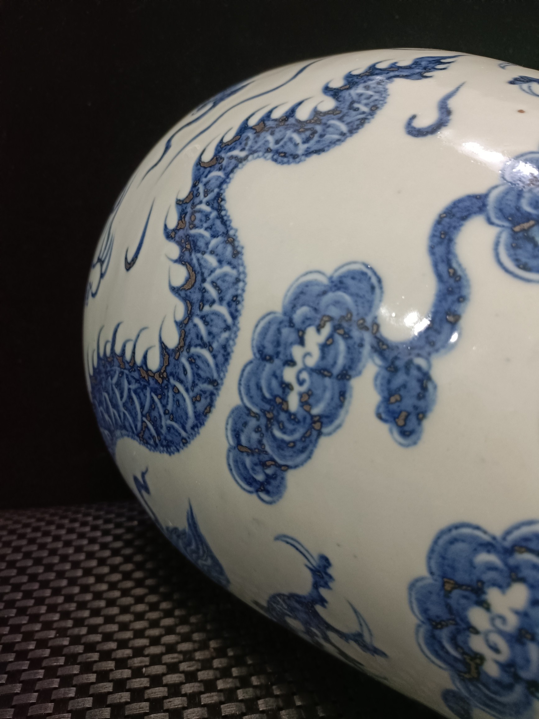 Ming dynasty blue and white plum vase with dragon pattern - Image 9 of 9
