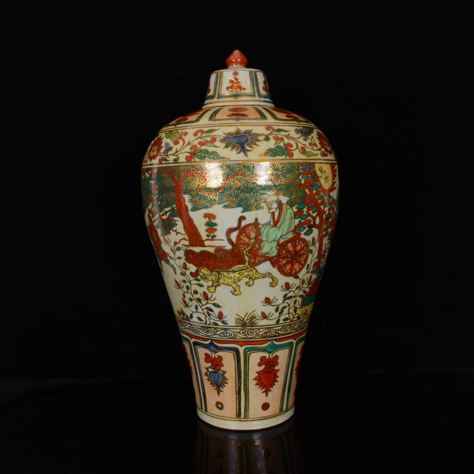 Yuan five-color gold-painted plum vase with the story of Guiguzi descending from the mountain