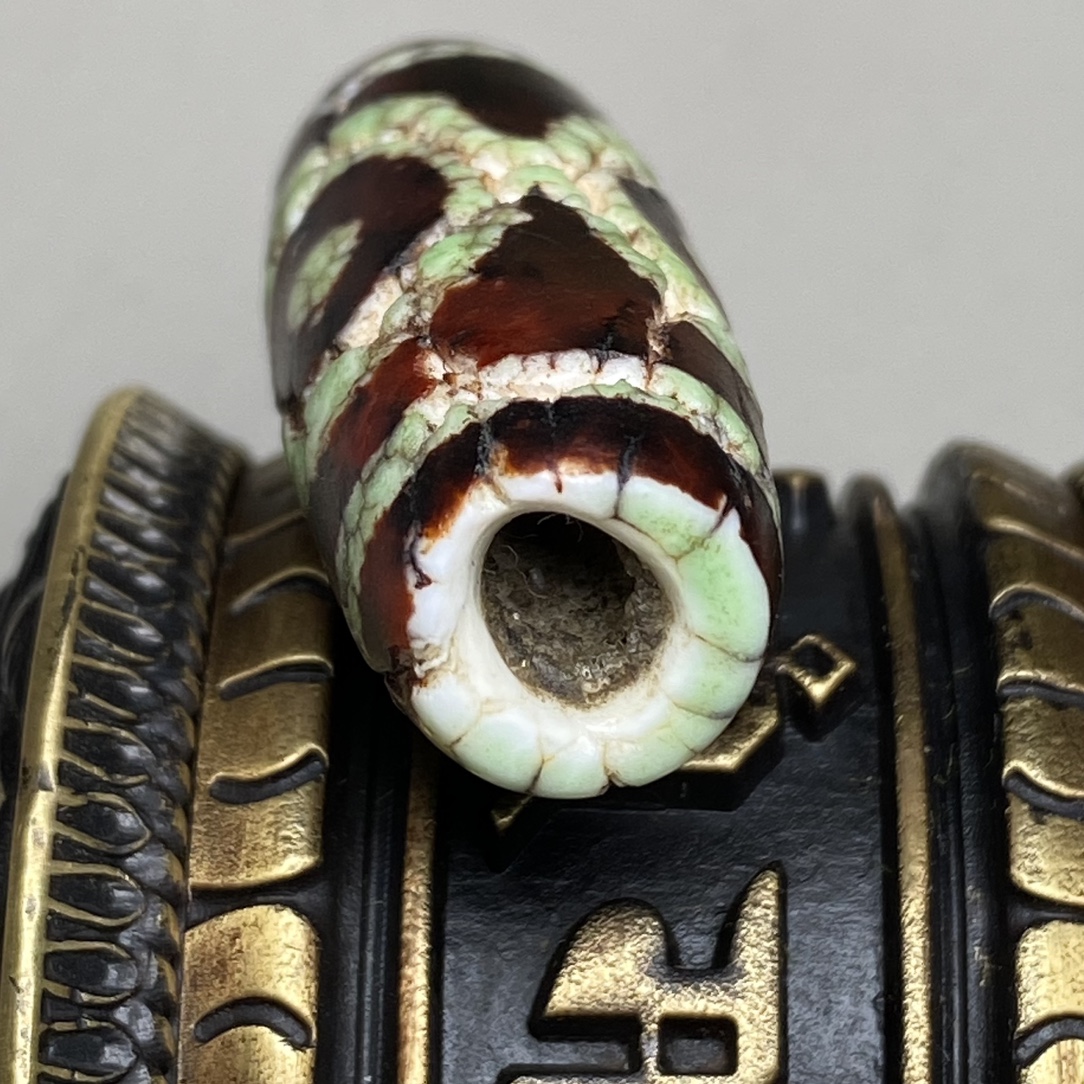 Old material with high oil content [Three Eyes Dzi Beads] - Bild 9 aus 9