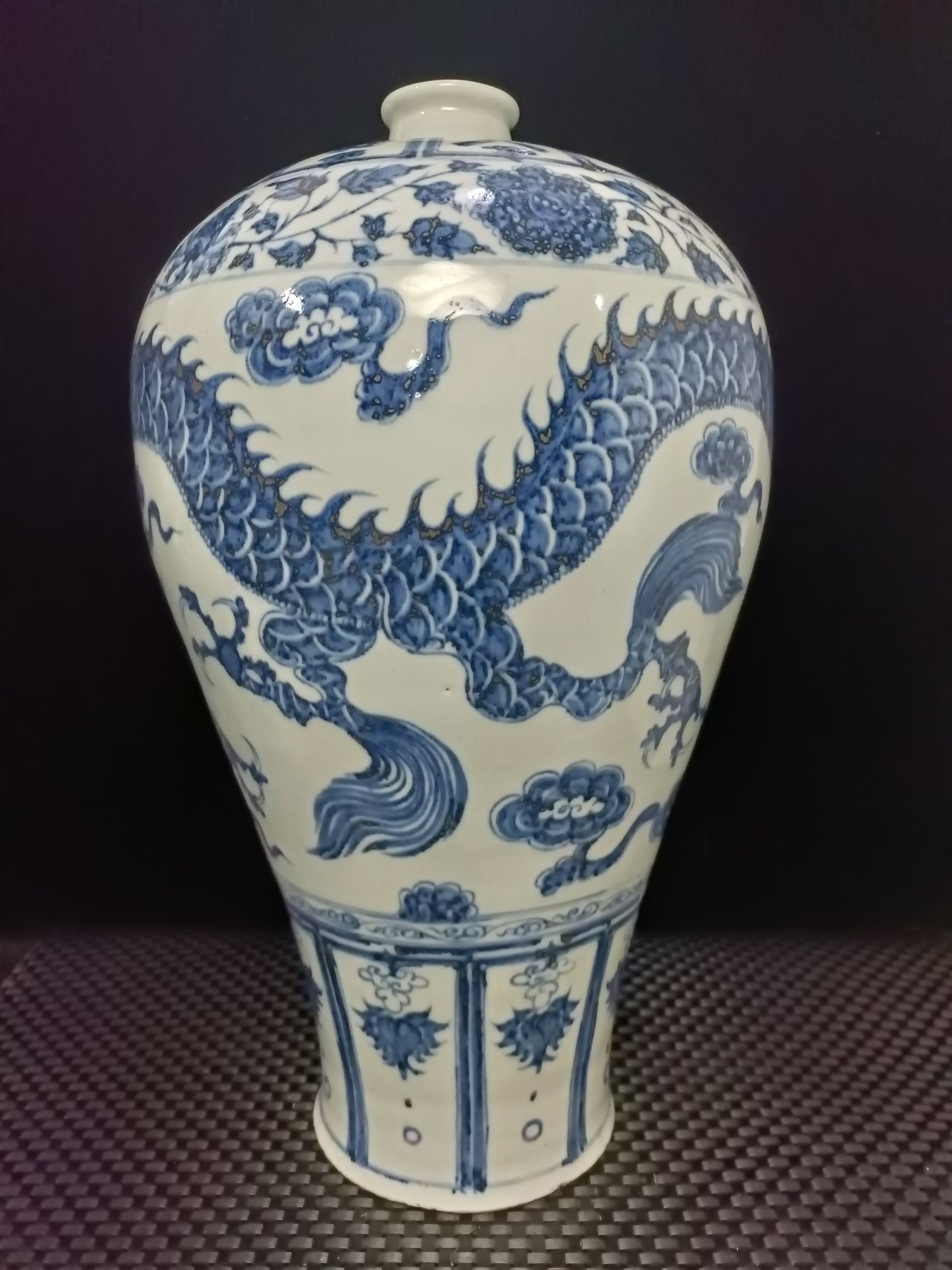 Ming dynasty blue and white plum vase with dragon pattern - Image 3 of 9