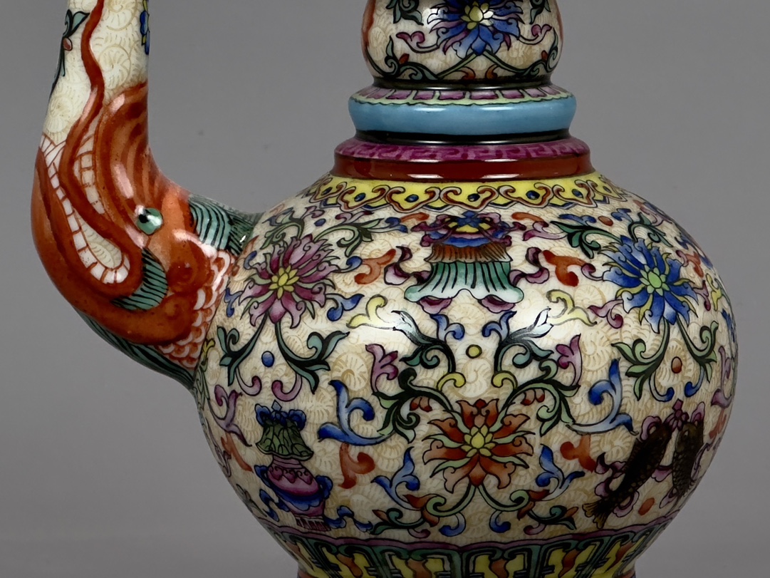 Qing Dynasty Qianlong enamel pot with gold and eight-treasure pattern - Image 4 of 9