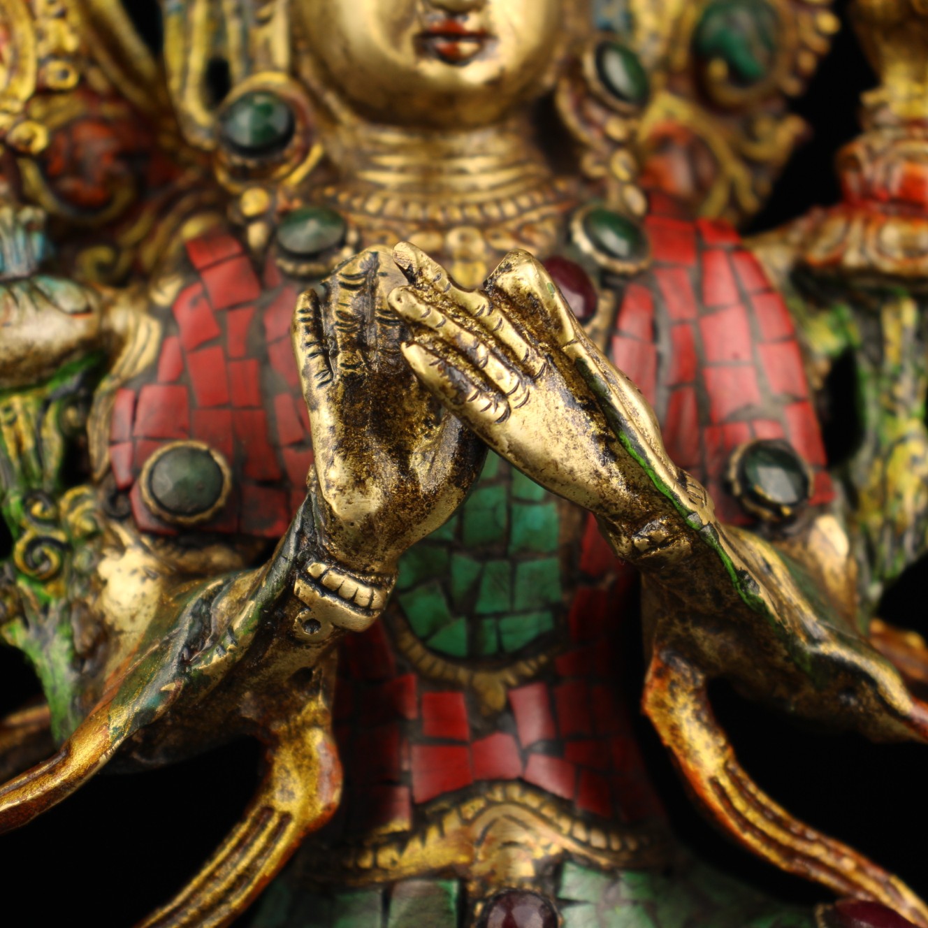 A pure hand-made bronze Buddha inlaid with precious stones, painted and painted with gold - Image 2 of 8