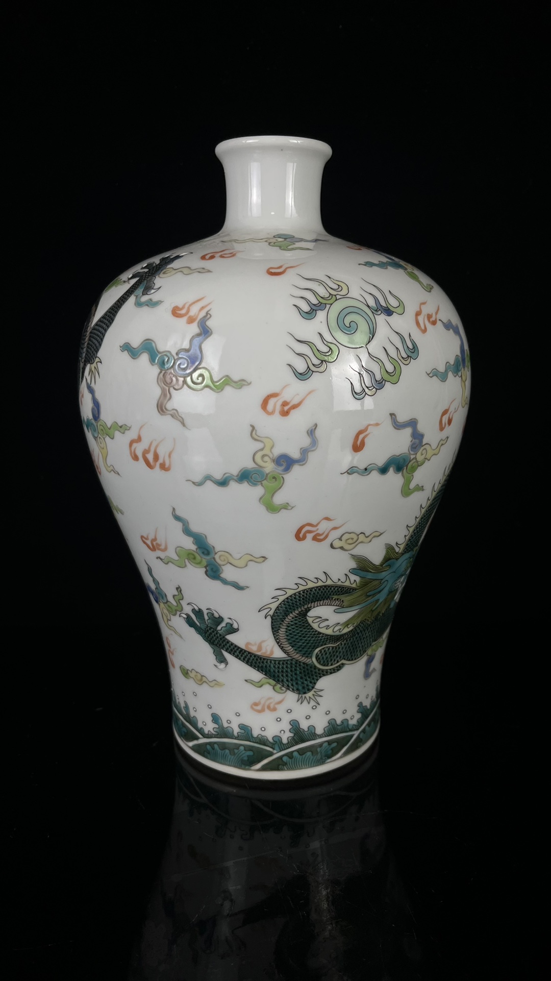 Five-color porcelain plate and dragon plum vase made in the Kangxi period of the Qing Dynasty - Image 3 of 8