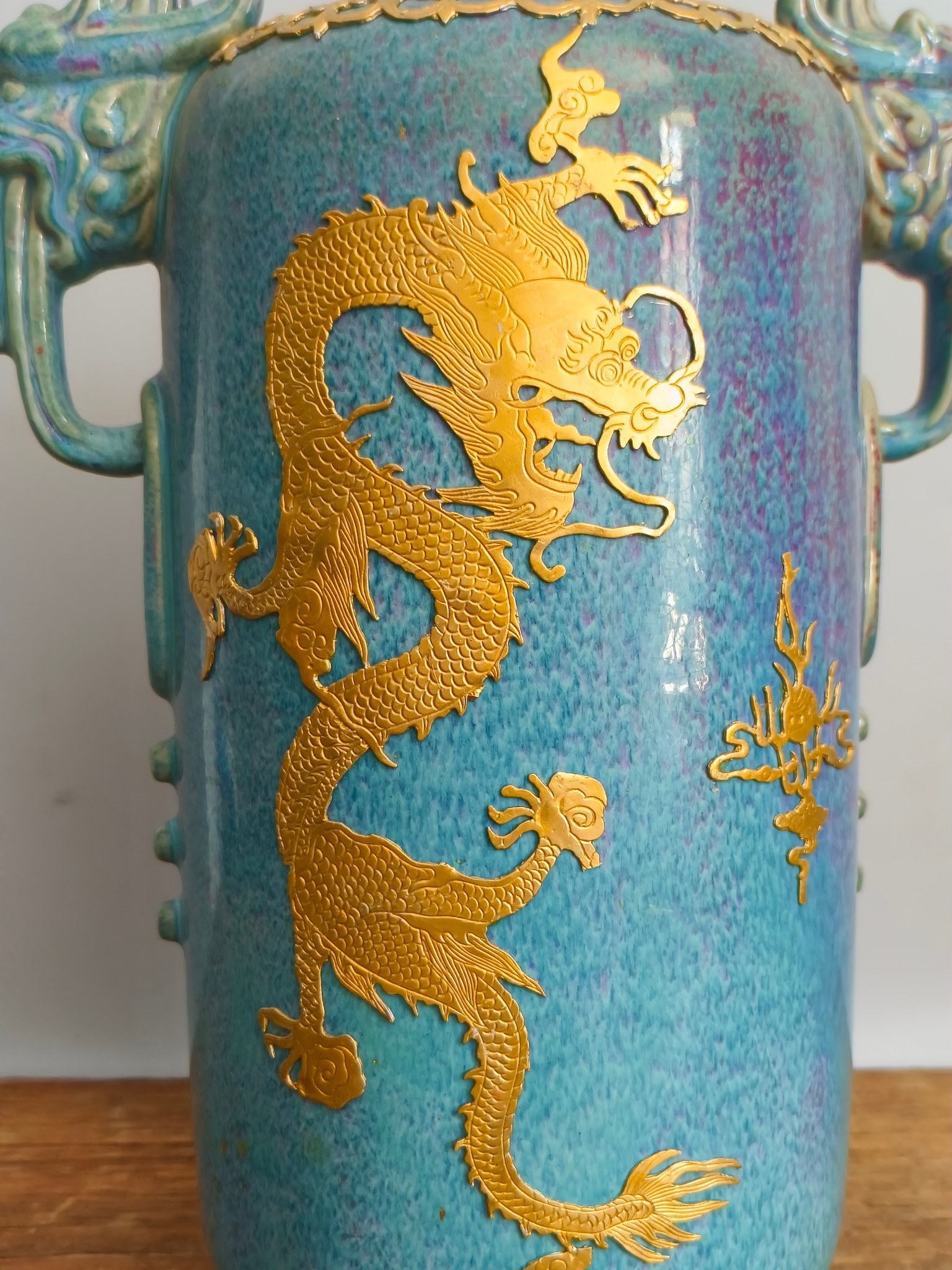 Jun porcelain kiln engraving gold double-eared dragon vase - Image 4 of 9