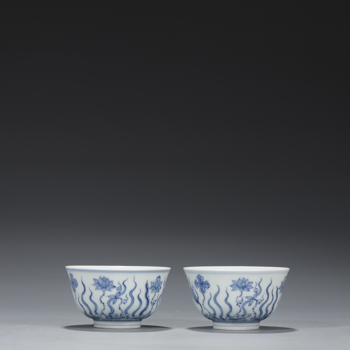 Ming Dynasty Chenghua blue and white algae pattern pair of cups - Image 3 of 7