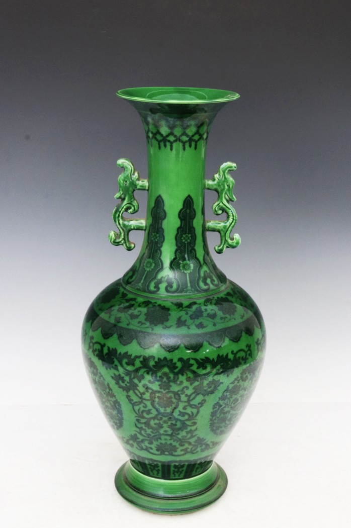 Green-glazed ink-color lotus double-dragon-ear vase made during the Qianlong period of the Qing Dyna - Image 6 of 9