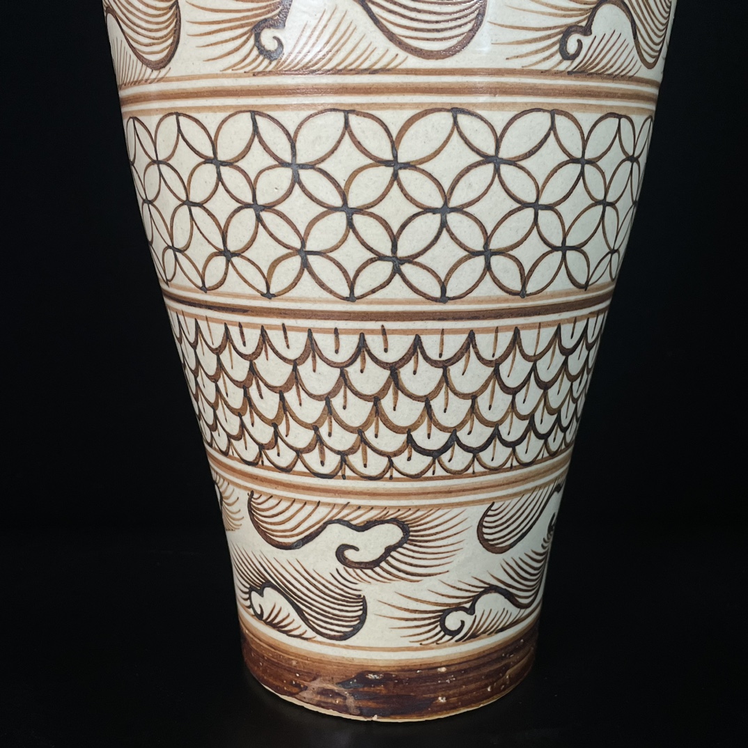 Song Dynasty Cizhou Kiln Seawater Geometric Pattern Plum Vase - Image 3 of 9