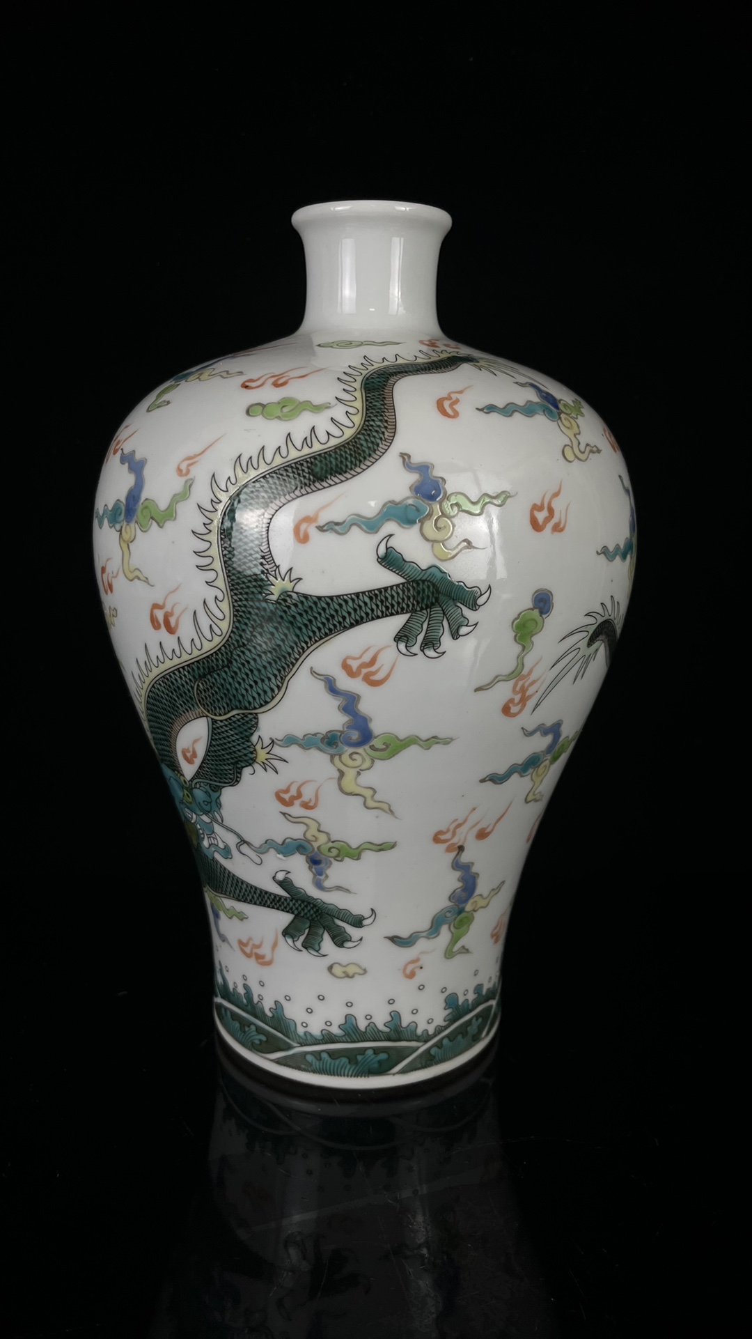 Five-color porcelain plate and dragon plum vase made in the Kangxi period of the Qing Dynasty - Image 5 of 8