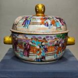 Man Gong Guangcai gilt-painted landscape character story pattern animal ear cover box