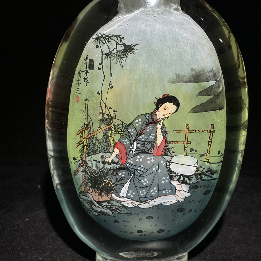 Colored glaze snuff bottle with inner painting of ladies - Image 7 of 9