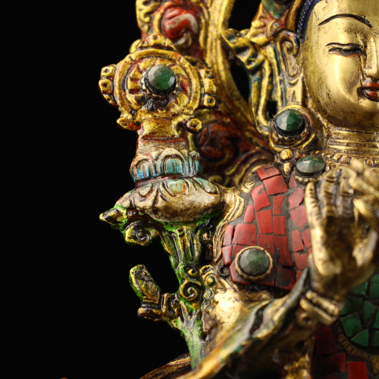A pure hand-made bronze Buddha inlaid with precious stones, painted and painted with gold - Bild 7 aus 8