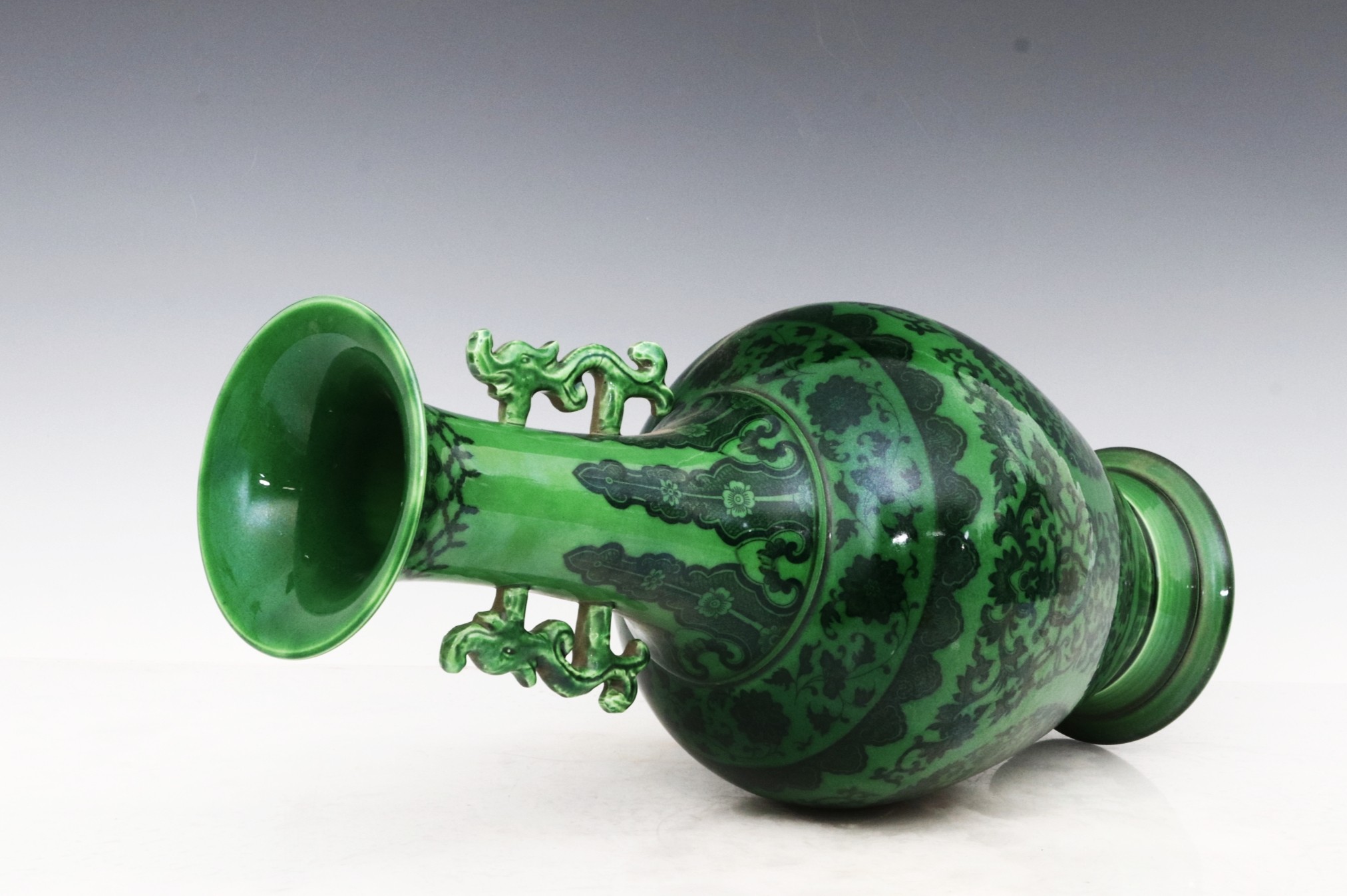 Green-glazed ink-color lotus double-dragon-ear vase made during the Qianlong period of the Qing Dyna - Image 7 of 9