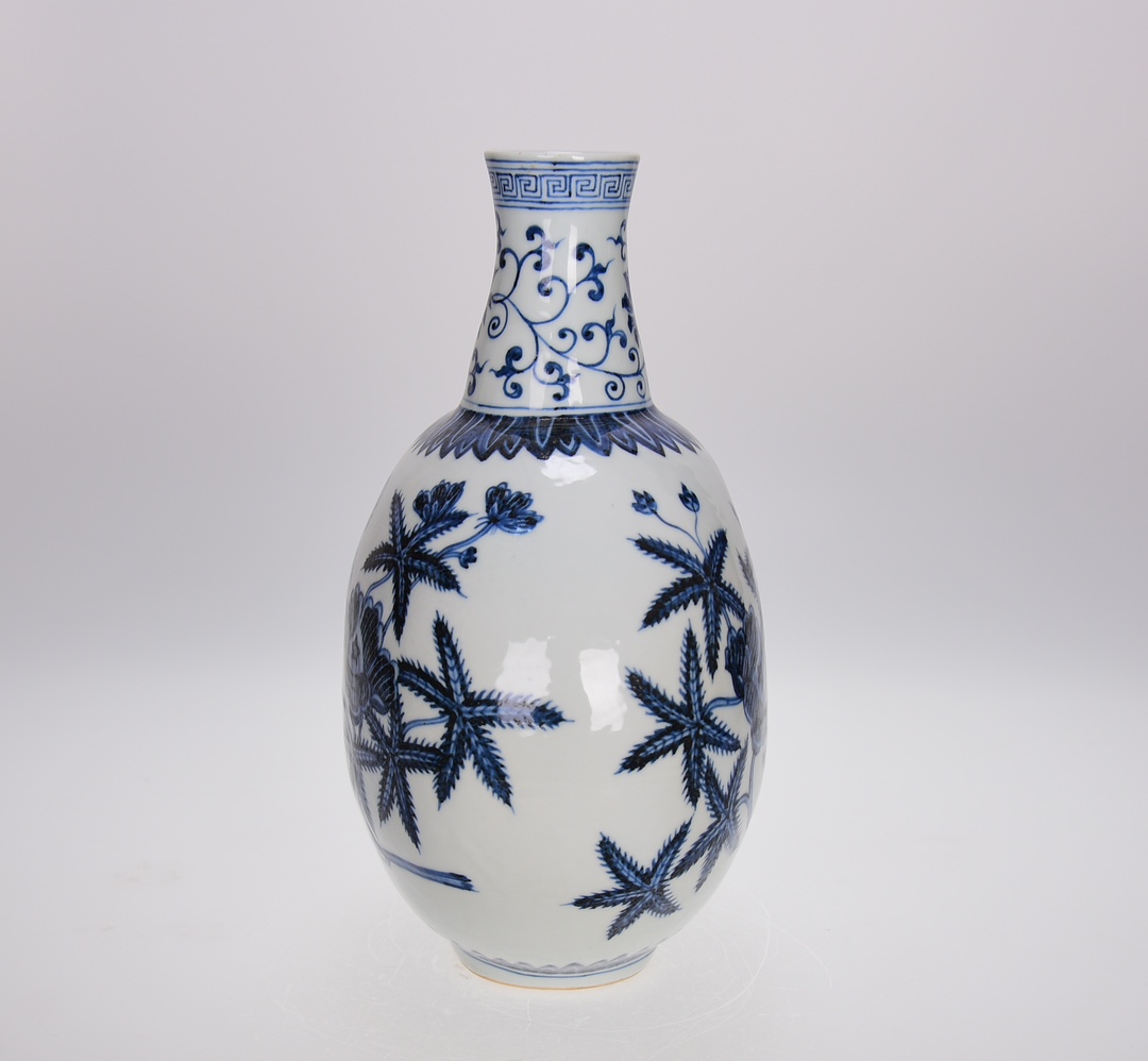 Ming Yongle blue and white okra pattern flat vase - Image 2 of 9