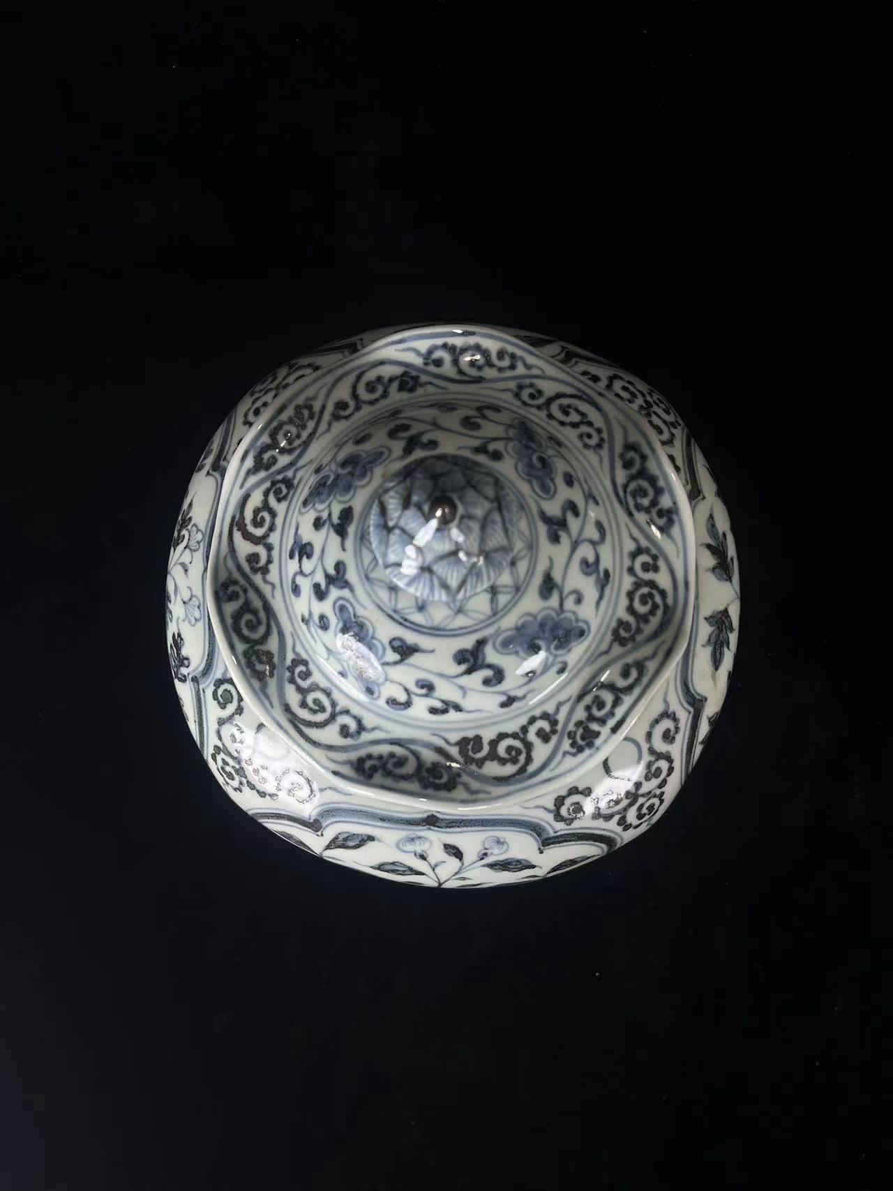 Ming Hongwu blue and white lotus leaf covered jar - Bild 4 aus 9