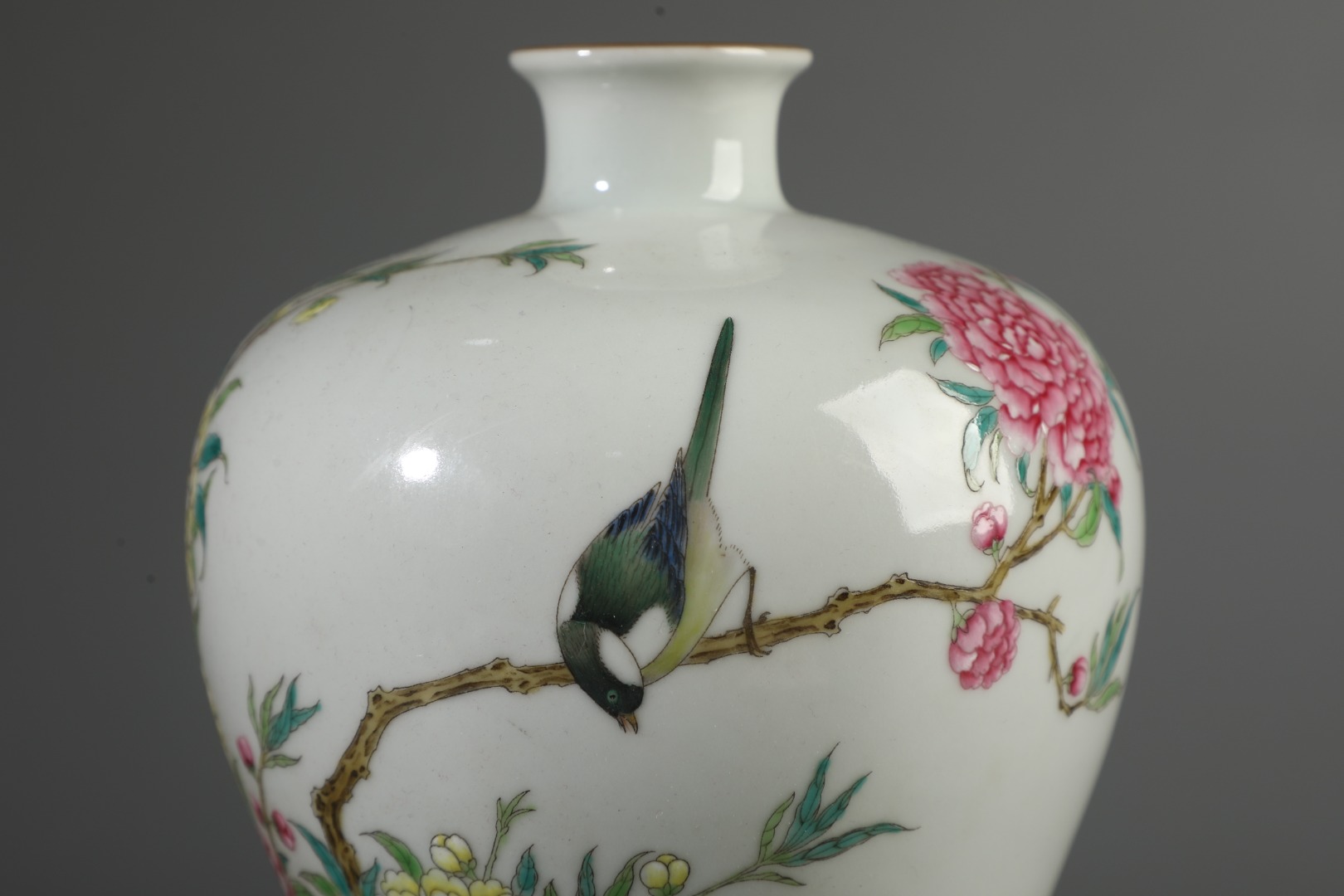 Famille rose plum vase made during the Yongzheng period of the Qing Dynasty - Image 3 of 9