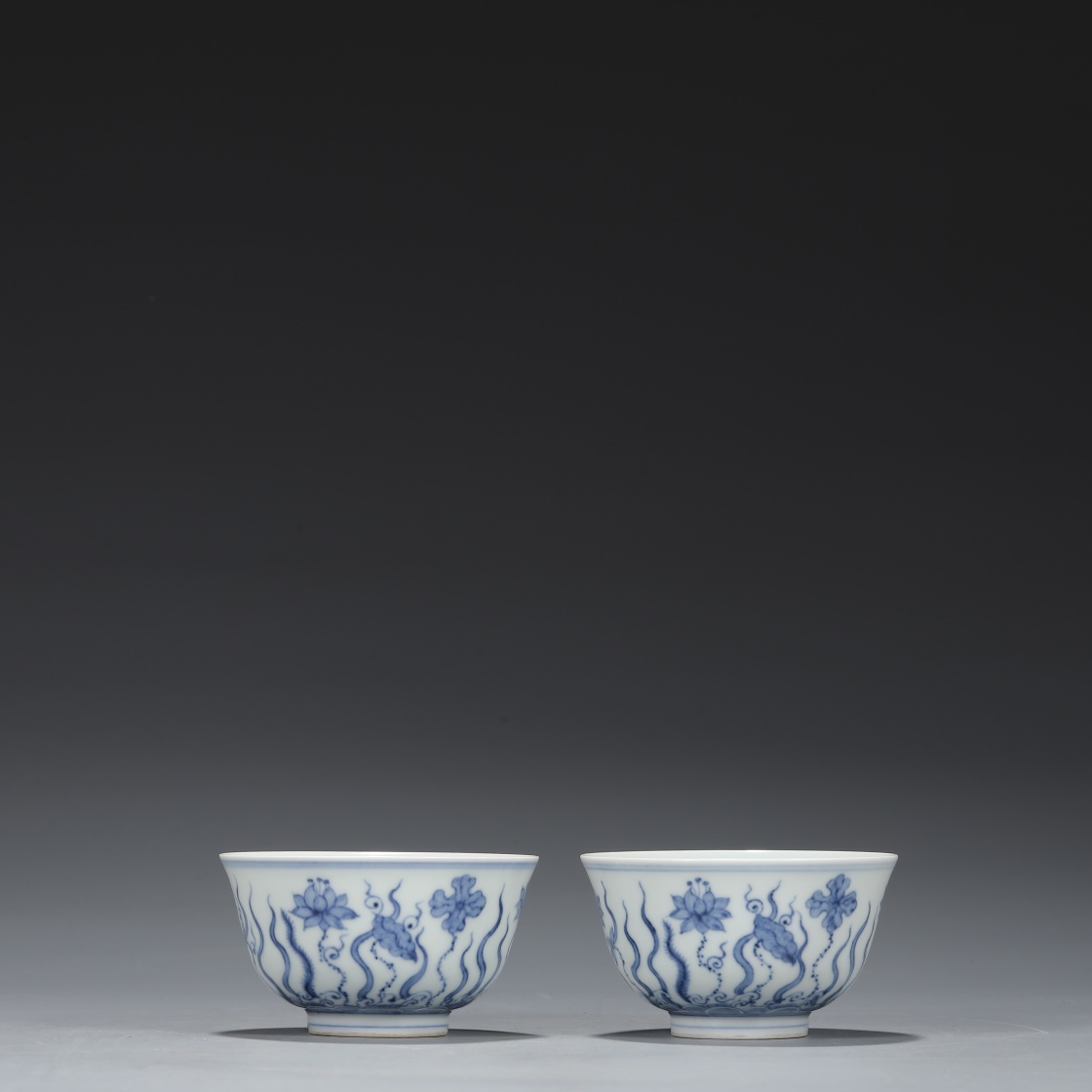 Ming Dynasty Chenghua blue and white algae pattern pair of cups - Image 4 of 7